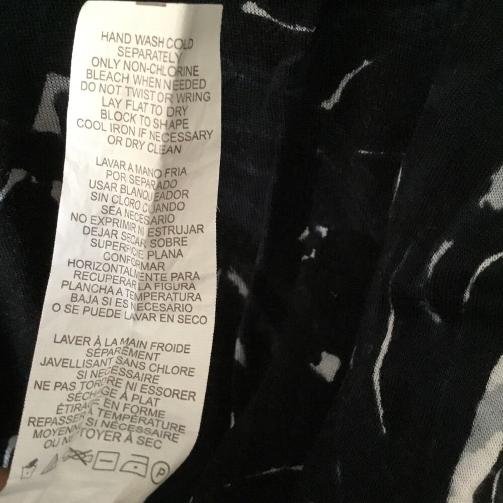 Kensie Black and White Abstract Print Top - Picture 5 of 16